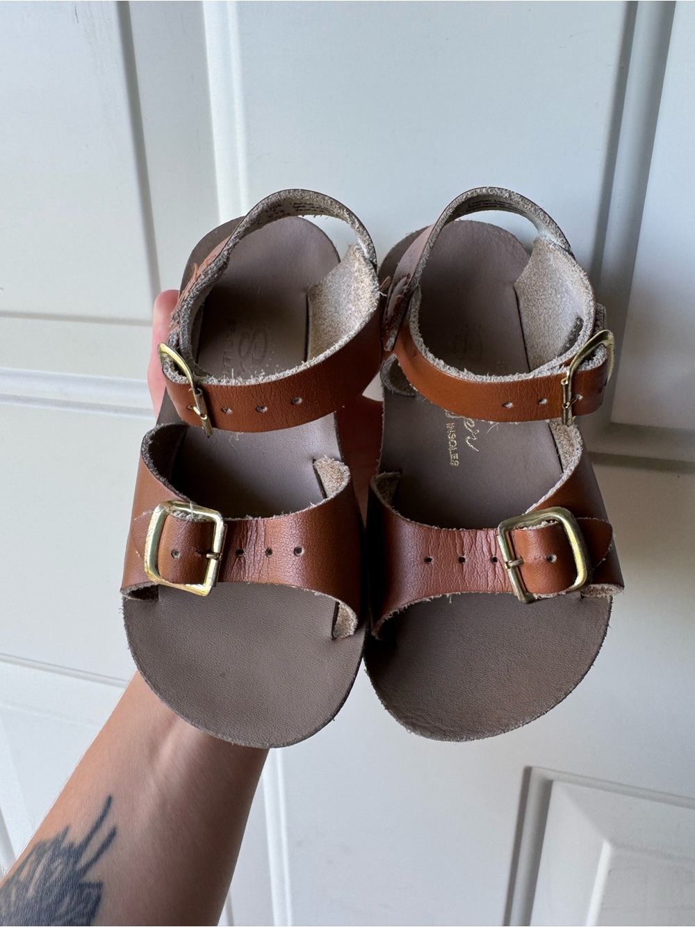 San-Sun Surfer 7C Kids Brown Leather Sandals with Gold Buckles